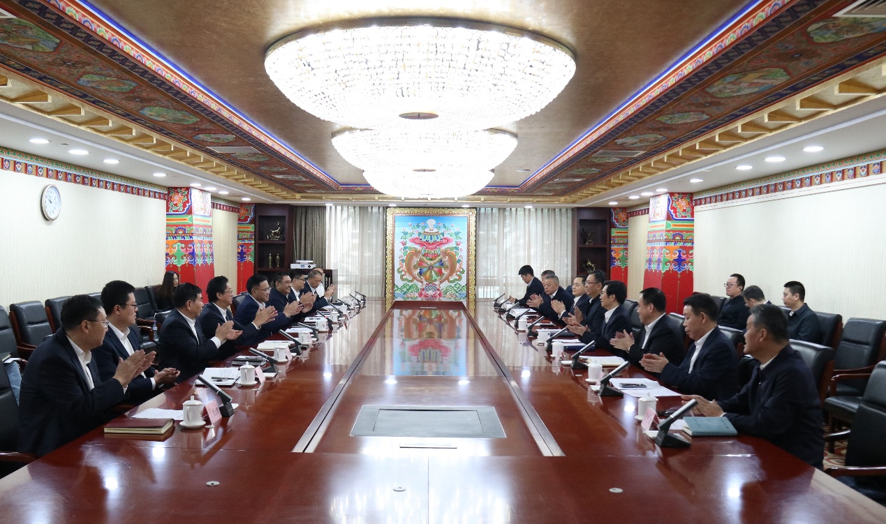 周洲与中国铁路工程集团有限公司党委书记、董事长陈文健举行工作会谈