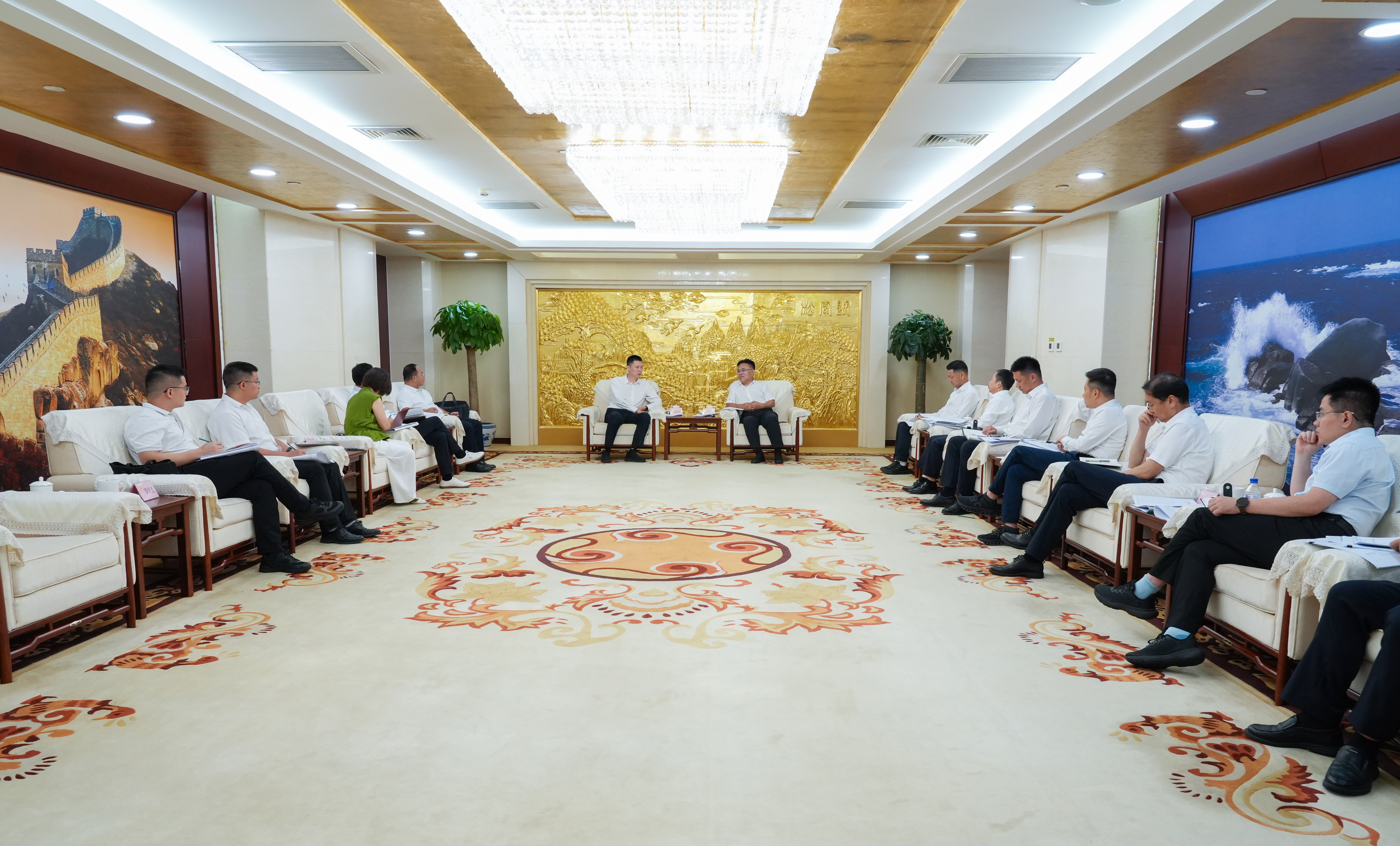 周洲会见河池市委副书记、市长汪东明一行